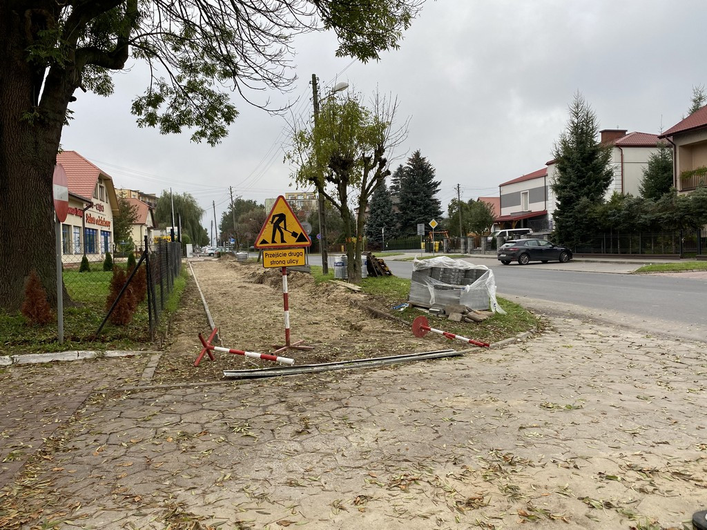 Hrubieszów: Trwa remont chodnika na ul. Mickiewicza - ZDJĘCIA