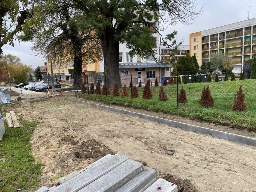 Hrubieszów: Trwa remont chodnika na ul. Mickiewicza - ZDJĘCIA