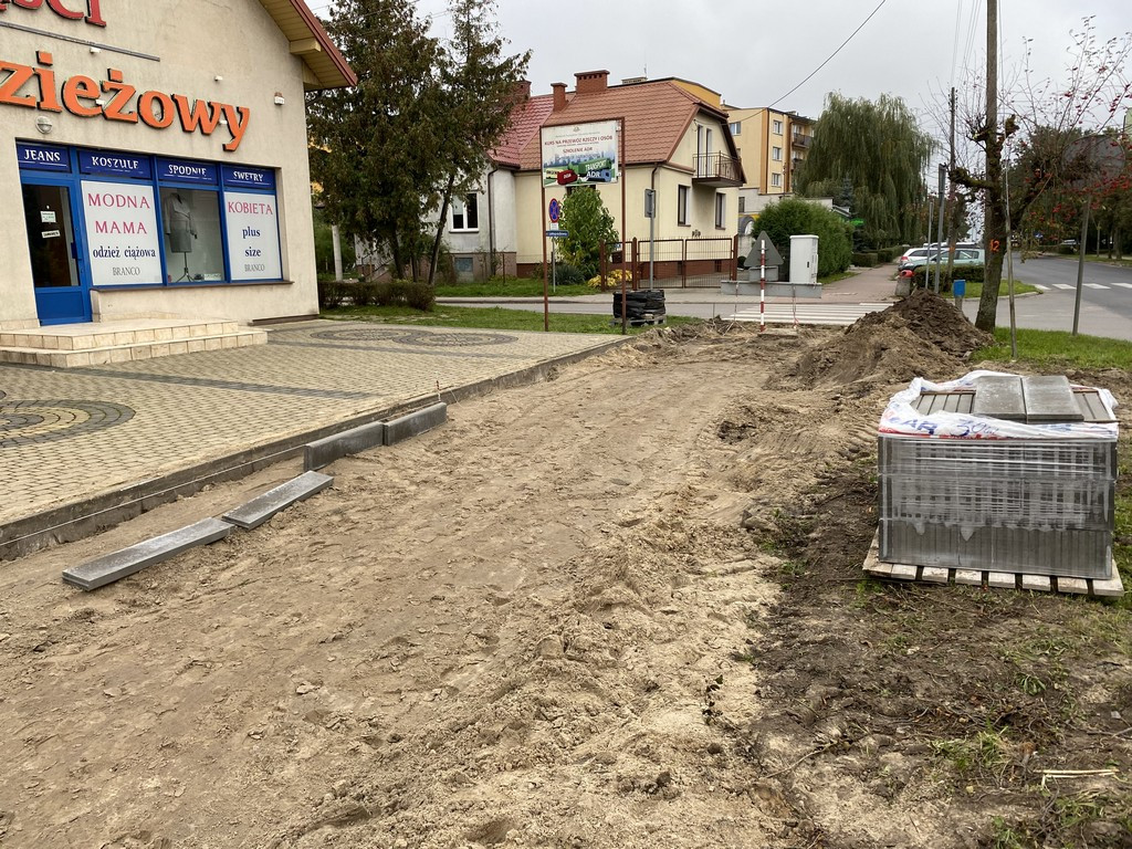 Hrubieszów: Trwa remont chodnika na ul. Mickiewicza - ZDJĘCIA