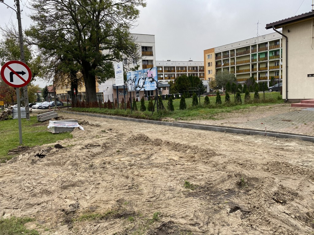 Hrubieszów: Trwa remont chodnika na ul. Mickiewicza - ZDJĘCIA