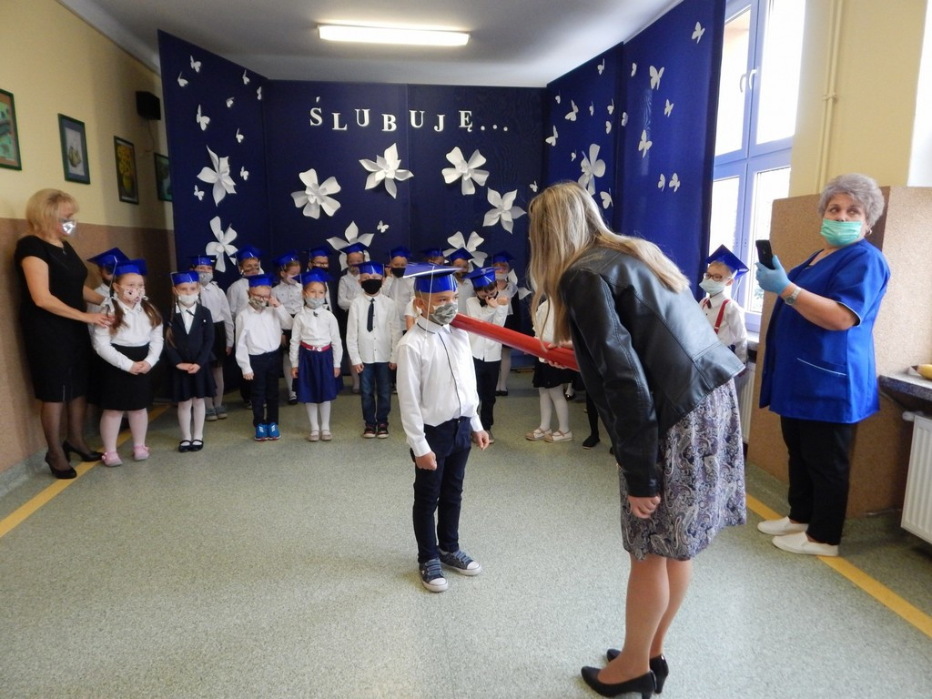 Ślubowanie klas I w hrubieszowskiej Jedynce
