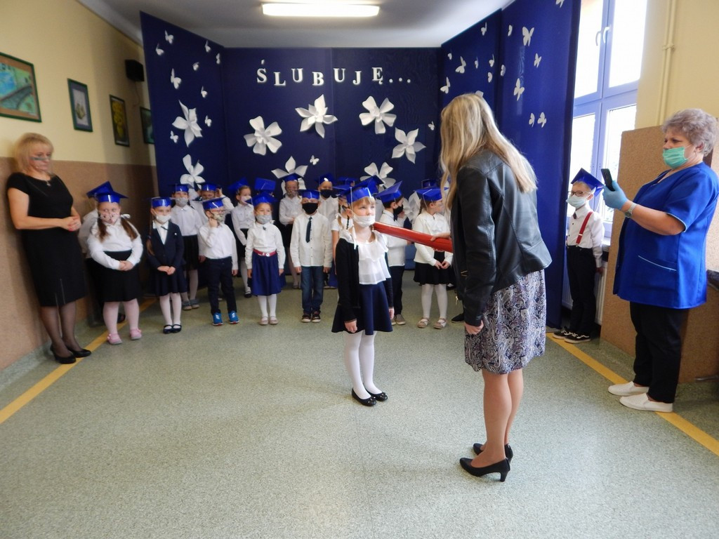 Ślubowanie klas I w hrubieszowskiej Jedynce