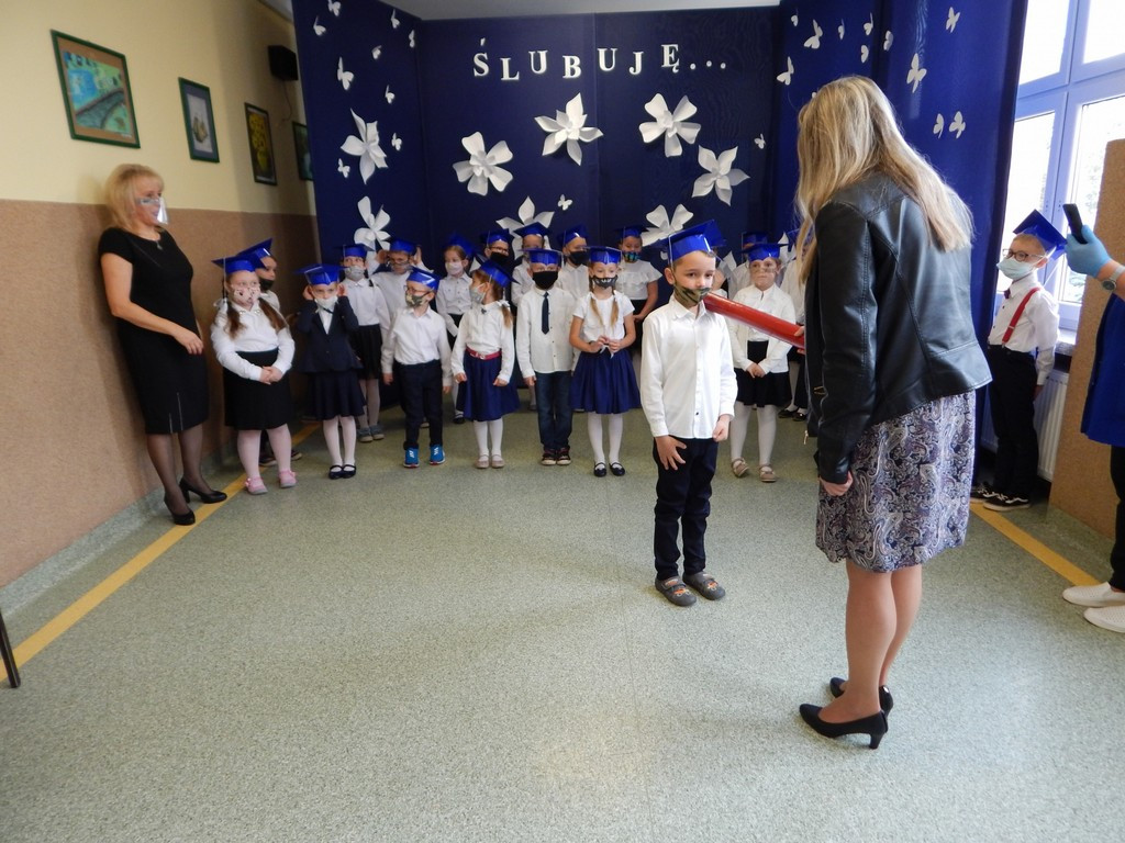 Ślubowanie klas I w hrubieszowskiej Jedynce