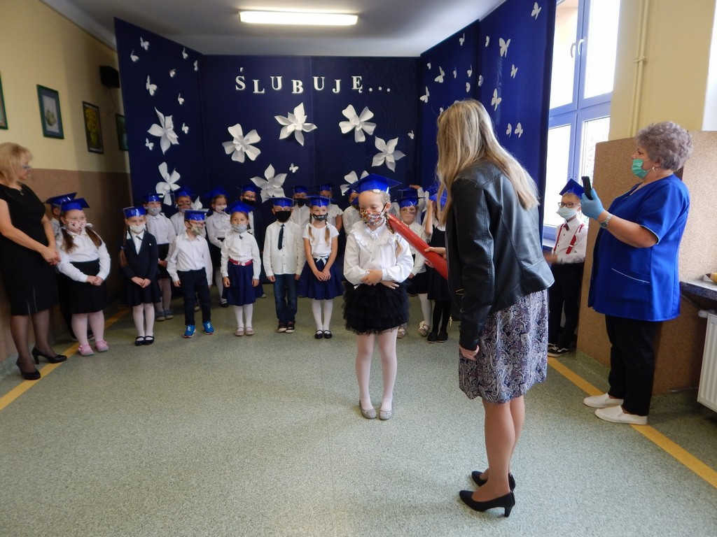 Ślubowanie klas I w hrubieszowskiej Jedynce