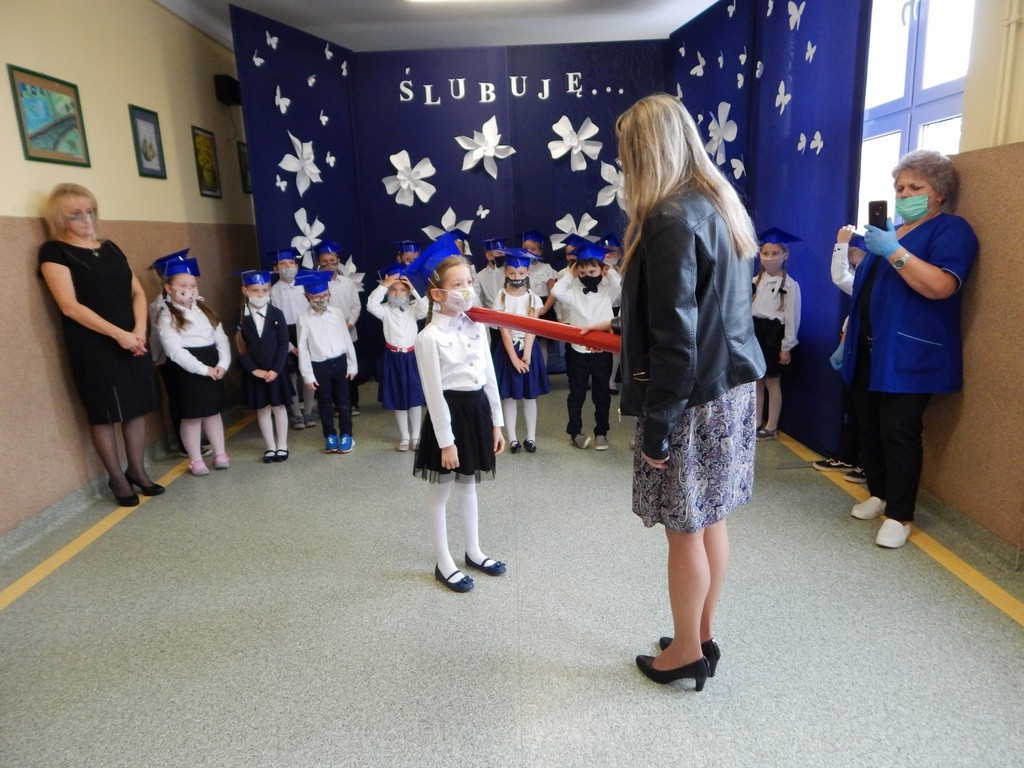 Ślubowanie klas I w hrubieszowskiej Jedynce