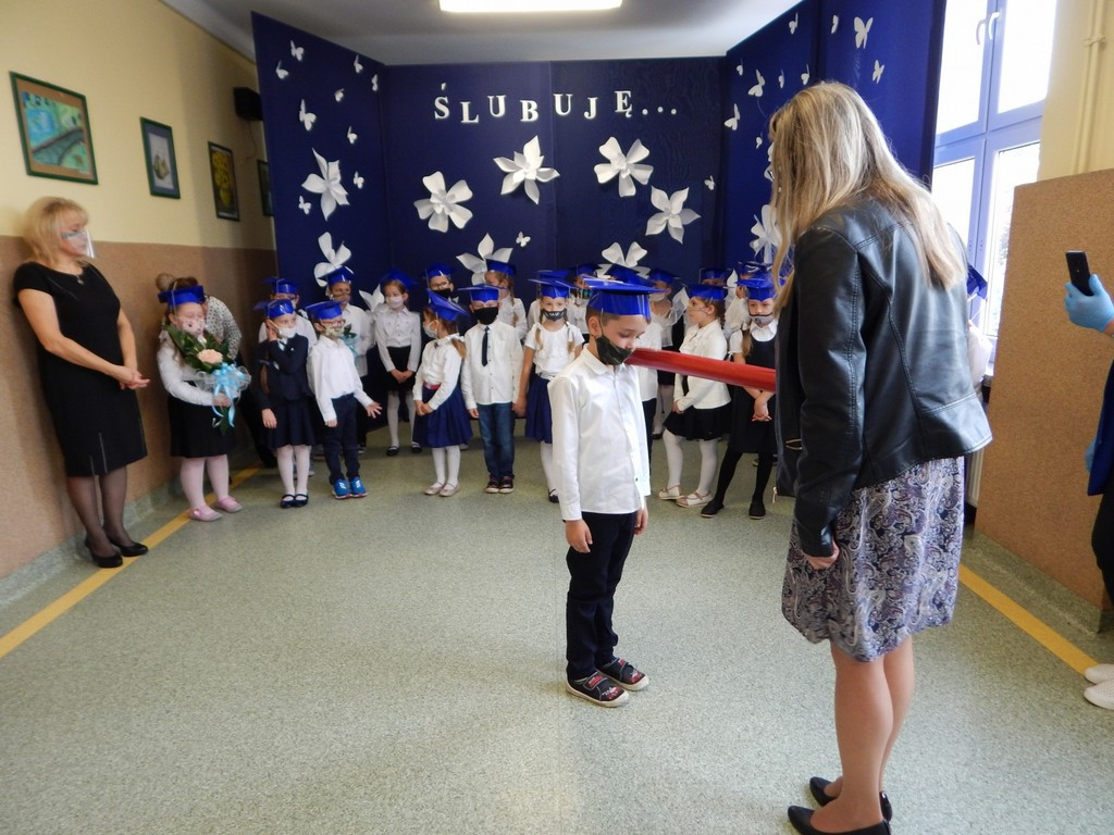 Ślubowanie klas I w hrubieszowskiej Jedynce