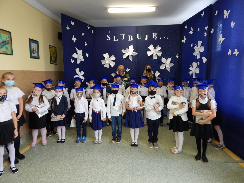 Ślubowanie klas I w hrubieszowskiej Jedynce