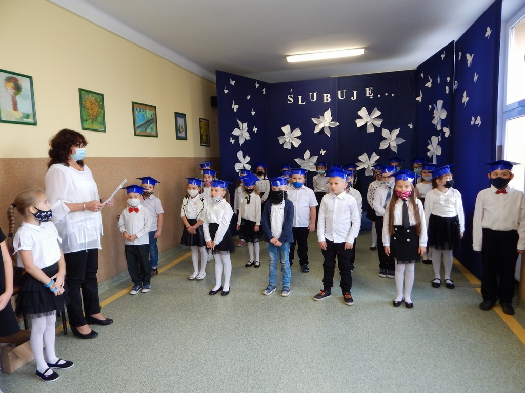 Ślubowanie klas I w hrubieszowskiej Jedynce