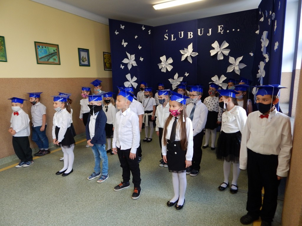 Ślubowanie klas I w hrubieszowskiej Jedynce