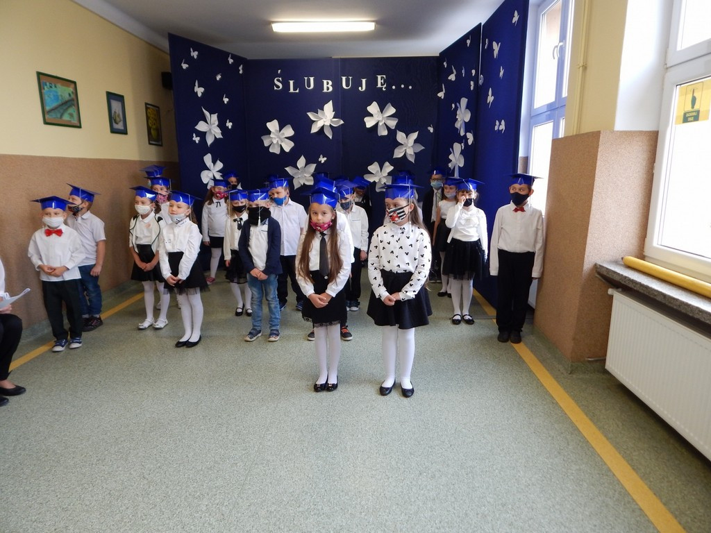 Ślubowanie klas I w hrubieszowskiej Jedynce