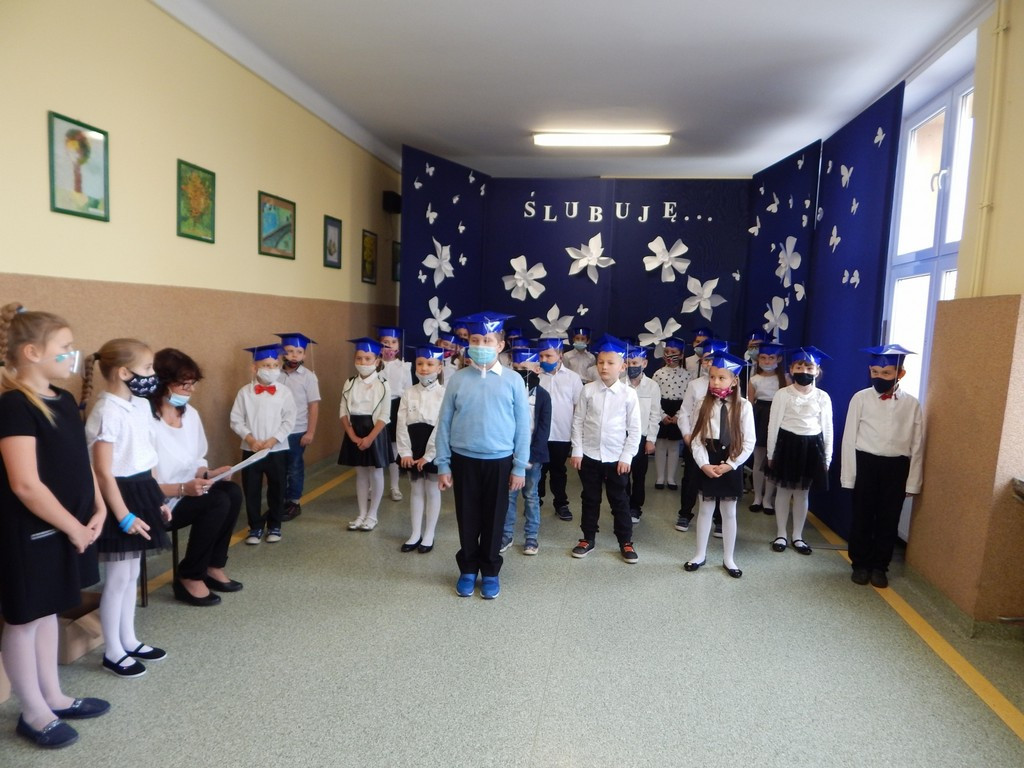 Ślubowanie klas I w hrubieszowskiej Jedynce