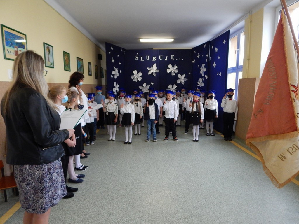 Ślubowanie klas I w hrubieszowskiej Jedynce