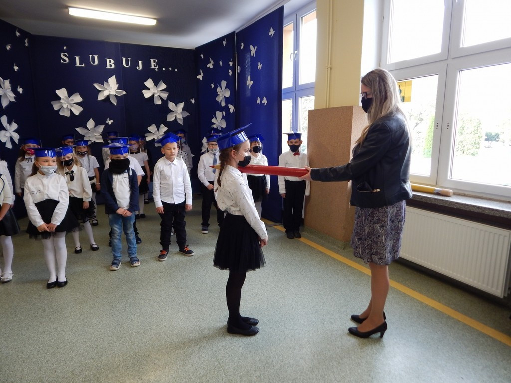 Ślubowanie klas I w hrubieszowskiej Jedynce