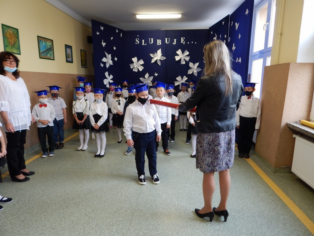 Ślubowanie klas I w hrubieszowskiej Jedynce
