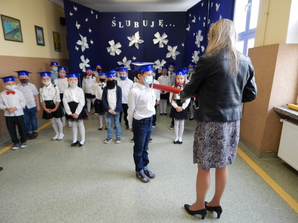 Ślubowanie klas I w hrubieszowskiej Jedynce