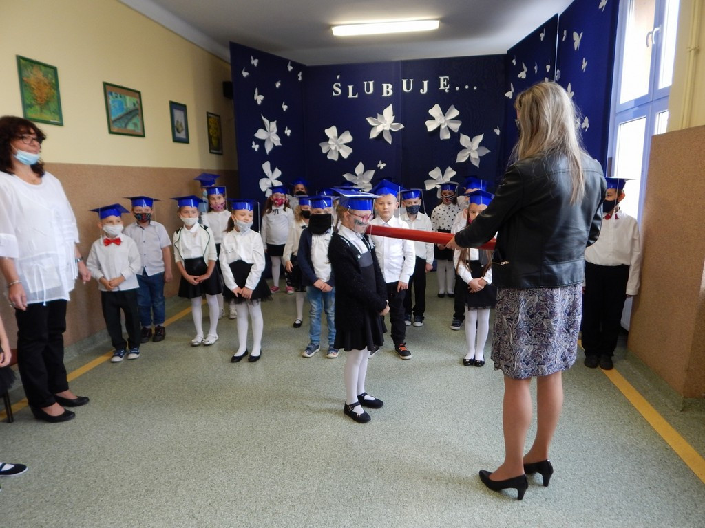 Ślubowanie klas I w hrubieszowskiej Jedynce