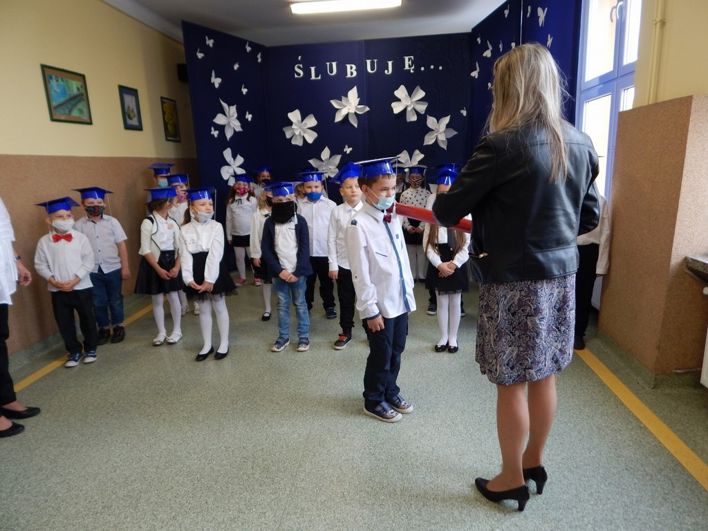 Ślubowanie klas I w hrubieszowskiej Jedynce