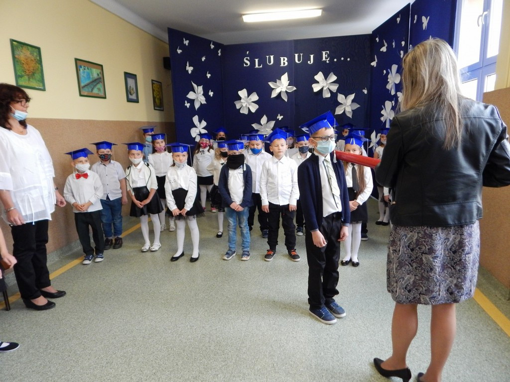 Ślubowanie klas I w hrubieszowskiej Jedynce