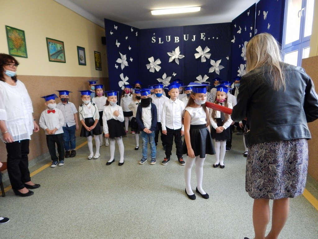 Ślubowanie klas I w hrubieszowskiej Jedynce