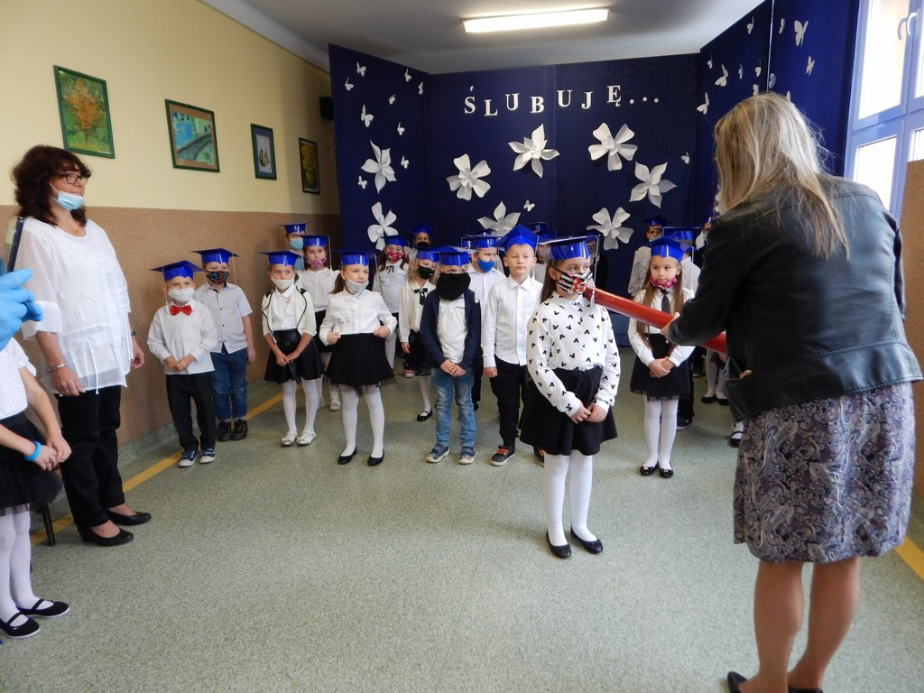Ślubowanie klas I w hrubieszowskiej Jedynce
