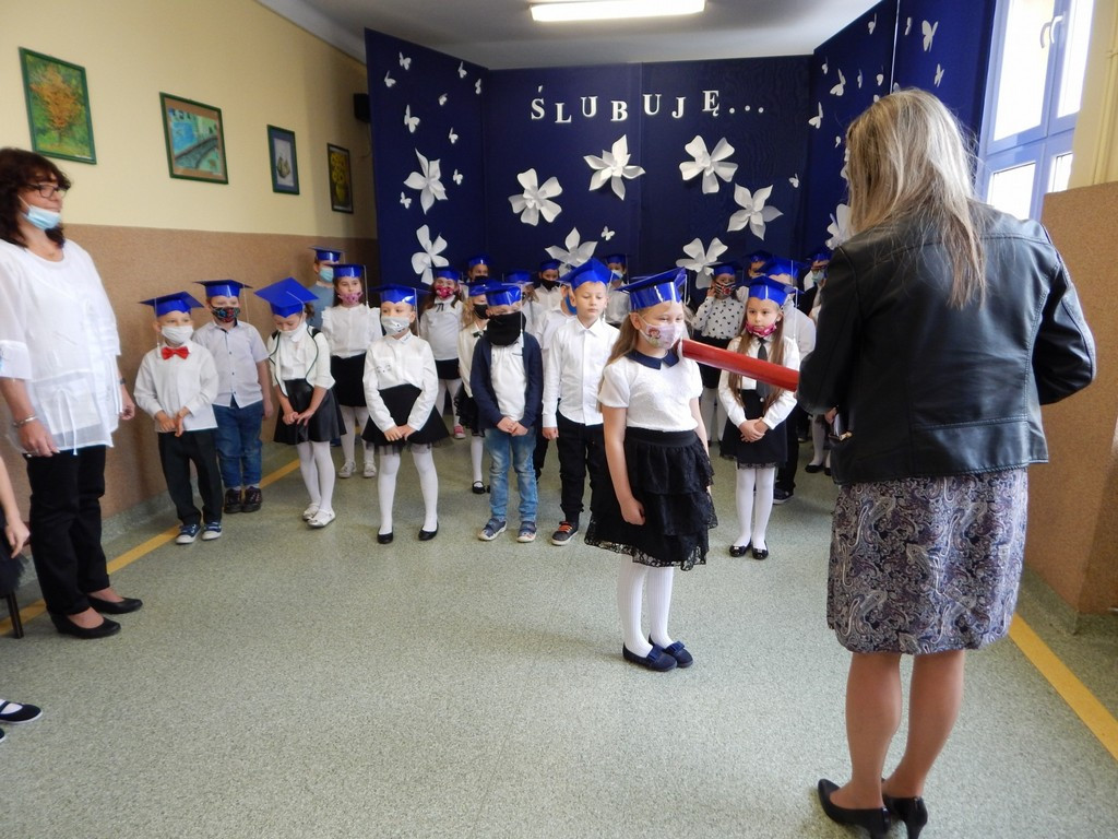 Ślubowanie klas I w hrubieszowskiej Jedynce