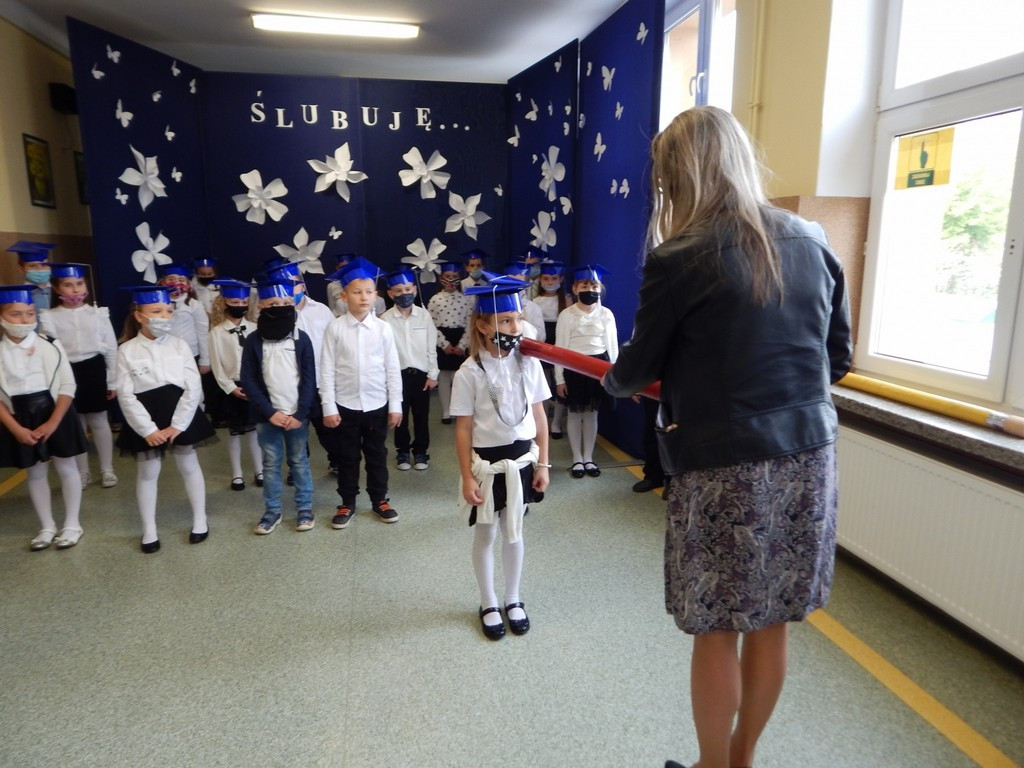 Ślubowanie klas I w hrubieszowskiej Jedynce