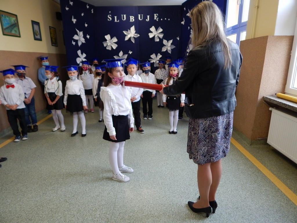 Ślubowanie klas I w hrubieszowskiej Jedynce