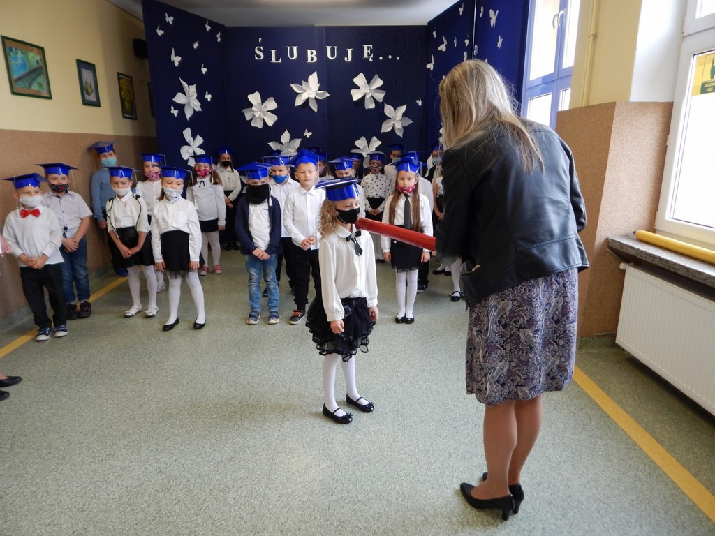 Ślubowanie klas I w hrubieszowskiej Jedynce
