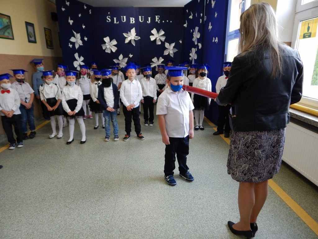 Ślubowanie klas I w hrubieszowskiej Jedynce