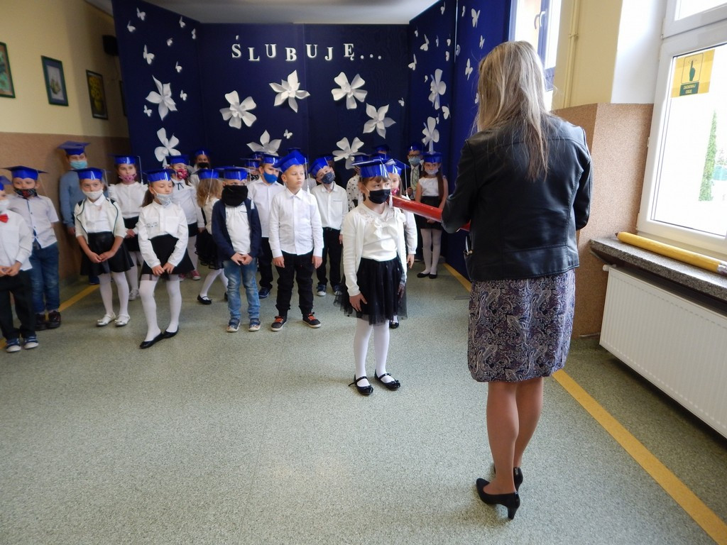 Ślubowanie klas I w hrubieszowskiej Jedynce