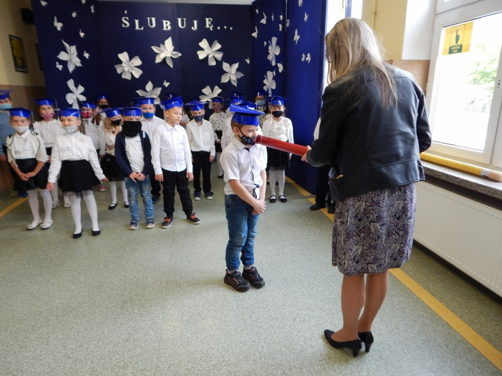 Ślubowanie klas I w hrubieszowskiej Jedynce