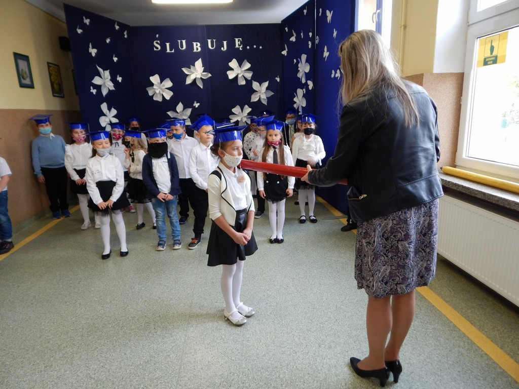 Ślubowanie klas I w hrubieszowskiej Jedynce