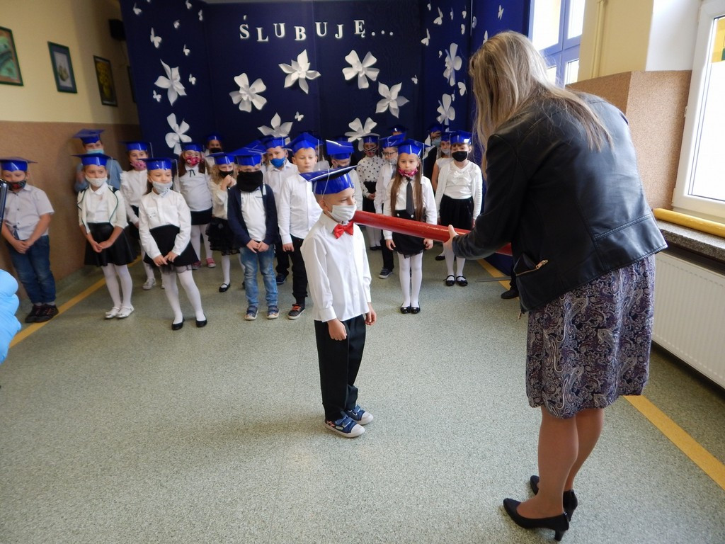 Ślubowanie klas I w hrubieszowskiej Jedynce