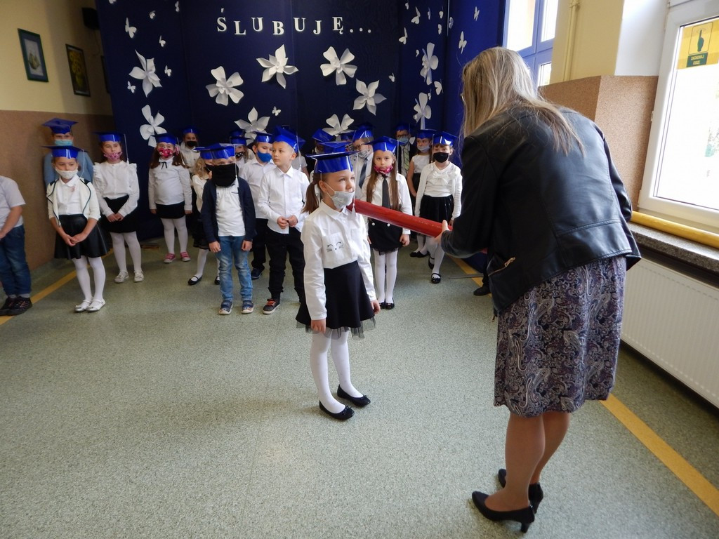 Ślubowanie klas I w hrubieszowskiej Jedynce