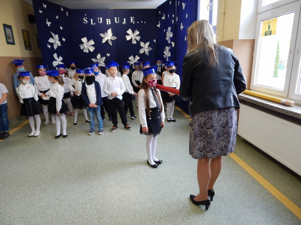 Ślubowanie klas I w hrubieszowskiej Jedynce