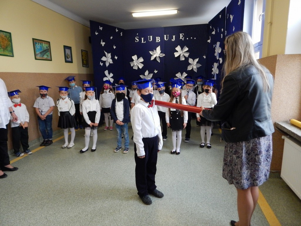 Ślubowanie klas I w hrubieszowskiej Jedynce