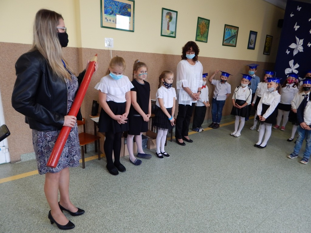 Ślubowanie klas I w hrubieszowskiej Jedynce