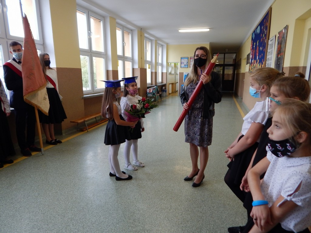 Ślubowanie klas I w hrubieszowskiej Jedynce