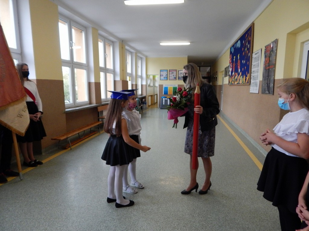Ślubowanie klas I w hrubieszowskiej Jedynce