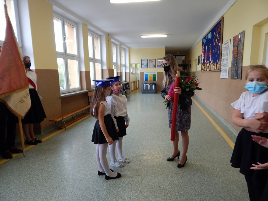 Ślubowanie klas I w hrubieszowskiej Jedynce