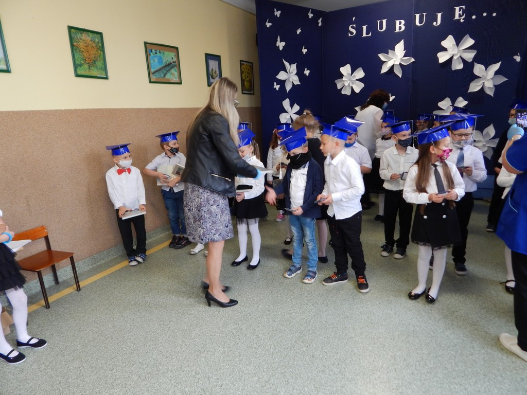 Ślubowanie klas I w hrubieszowskiej Jedynce