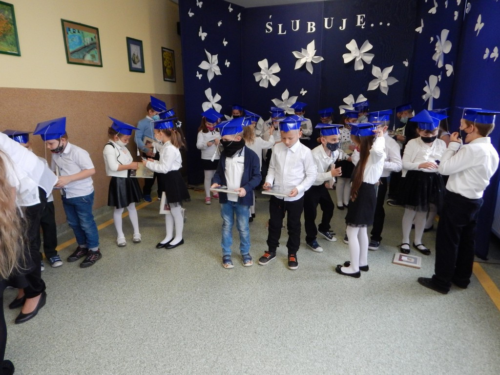 Ślubowanie klas I w hrubieszowskiej Jedynce