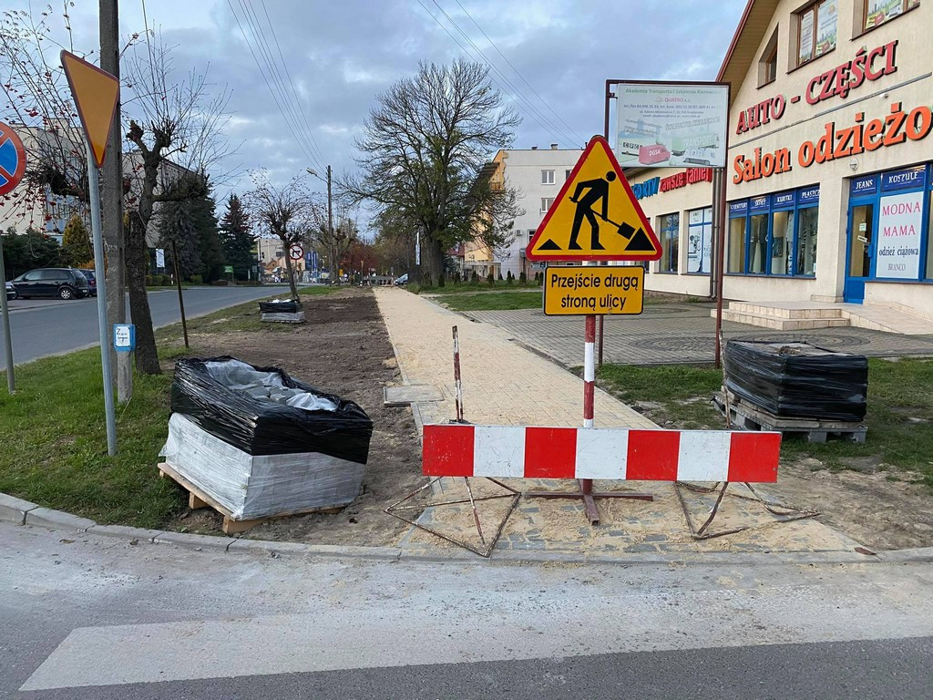 Hrubieszów: Remont chodnika na ul. Mickiewicza - ZDJĘCIA