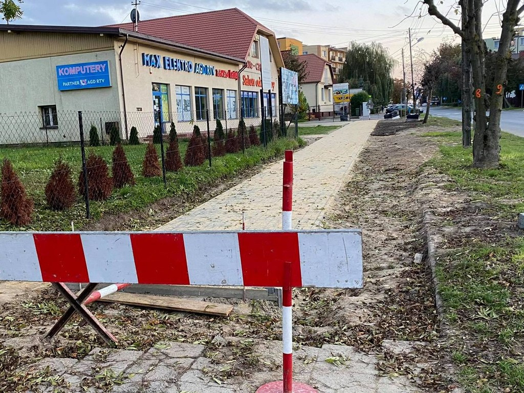 Hrubieszów: Remont chodnika na ul. Mickiewicza - ZDJĘCIA
