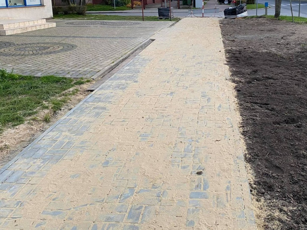 Hrubieszów: Remont chodnika na ul. Mickiewicza - ZDJĘCIA