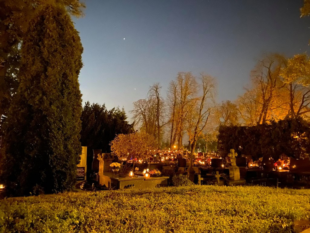 Hrubieszów: Dzień Wszystkich Świętych na hrubieszowskim cmentarzu - ZDJĘCIA