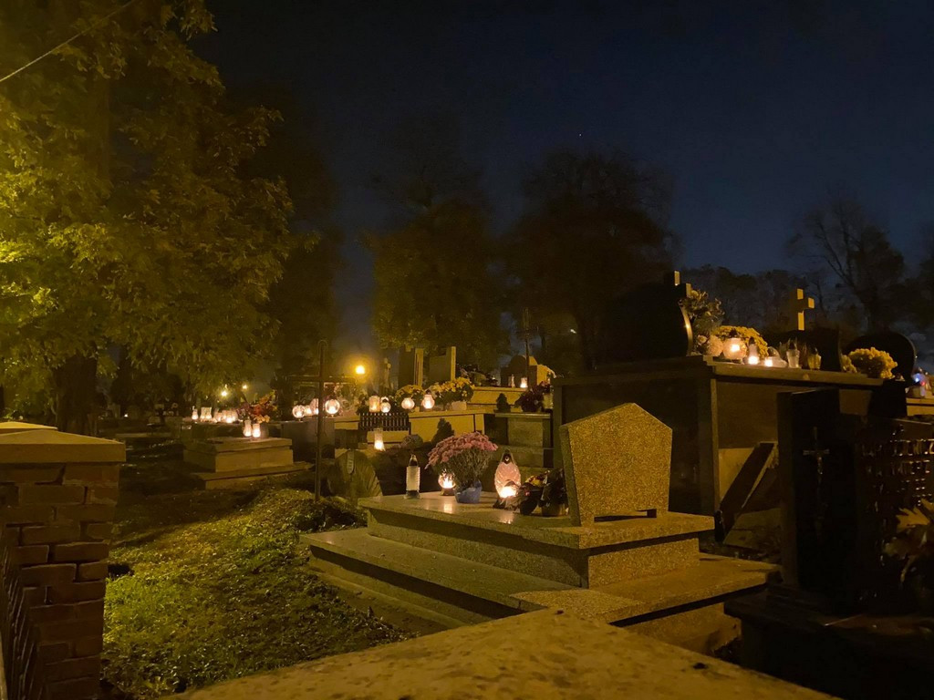 Hrubieszów: Dzień Wszystkich Świętych na hrubieszowskim cmentarzu - ZDJĘCIA