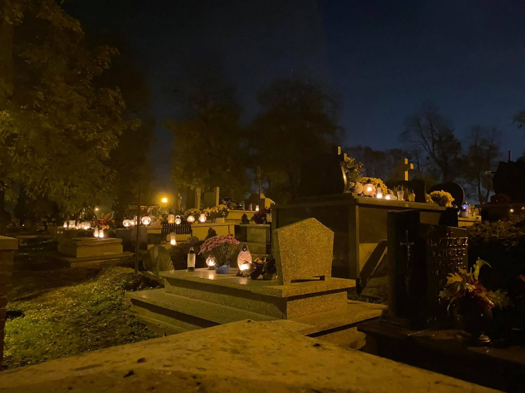 Hrubieszów: Dzień Wszystkich Świętych na hrubieszowskim cmentarzu - ZDJĘCIA