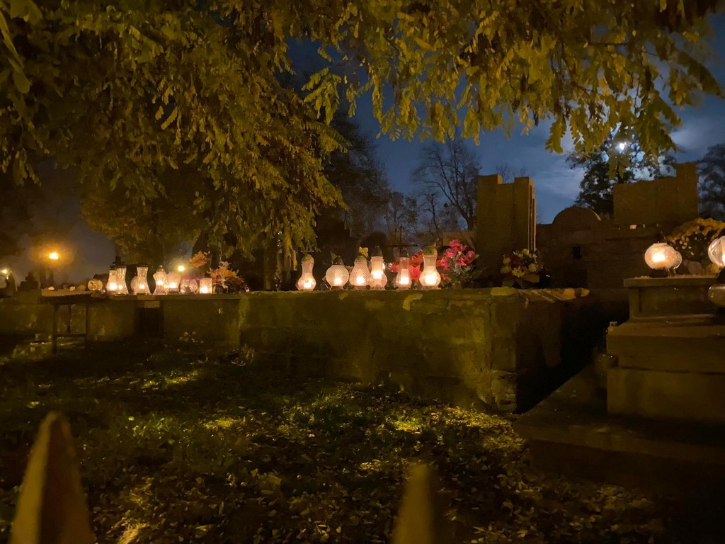 Hrubieszów: Dzień Wszystkich Świętych na hrubieszowskim cmentarzu - ZDJĘCIA