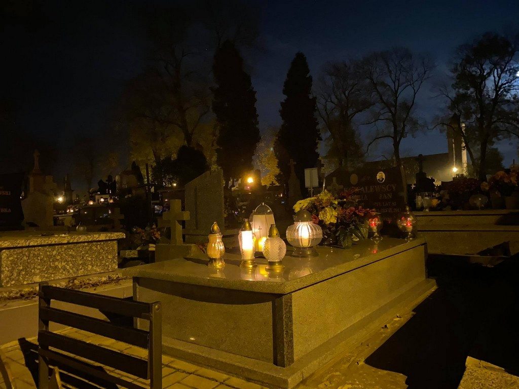 Hrubieszów: Dzień Wszystkich Świętych na hrubieszowskim cmentarzu - ZDJĘCIA